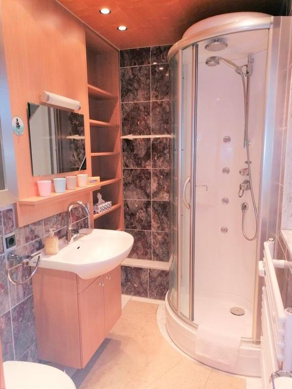 Top Ferienwohnung Mit Tiefgaragenstellplatz, Auch Fuer Laengere Aufenthalte 사스바흐발덴 외부 사진